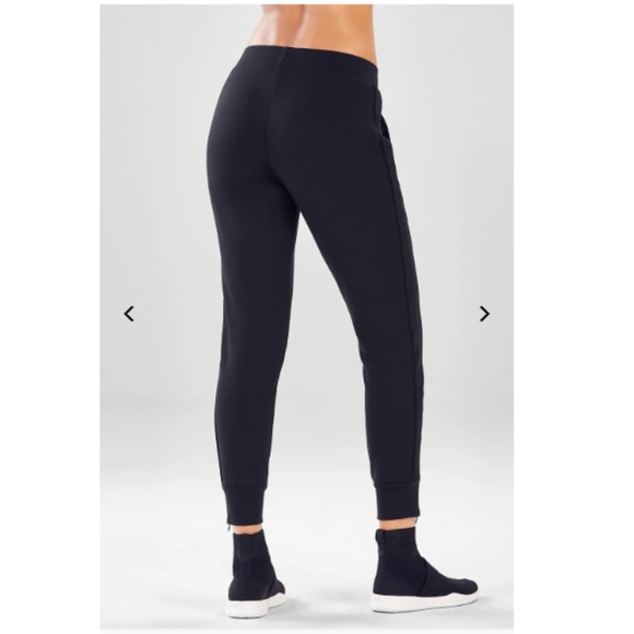 fabletics carrigan jogger